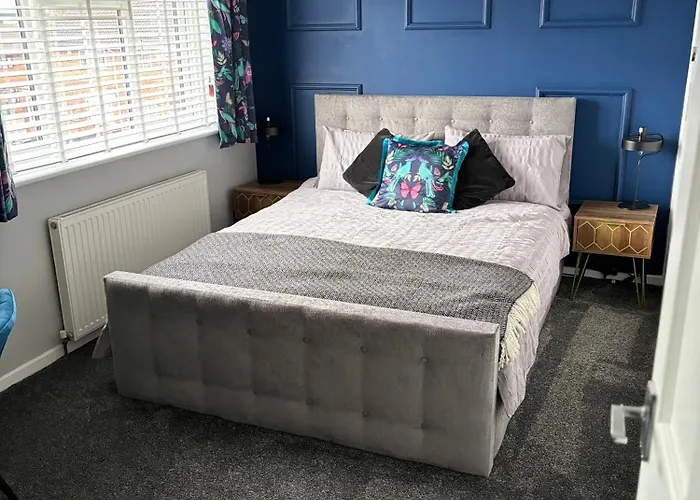 Skyline Loft - Modern Private King Room With Ensuite