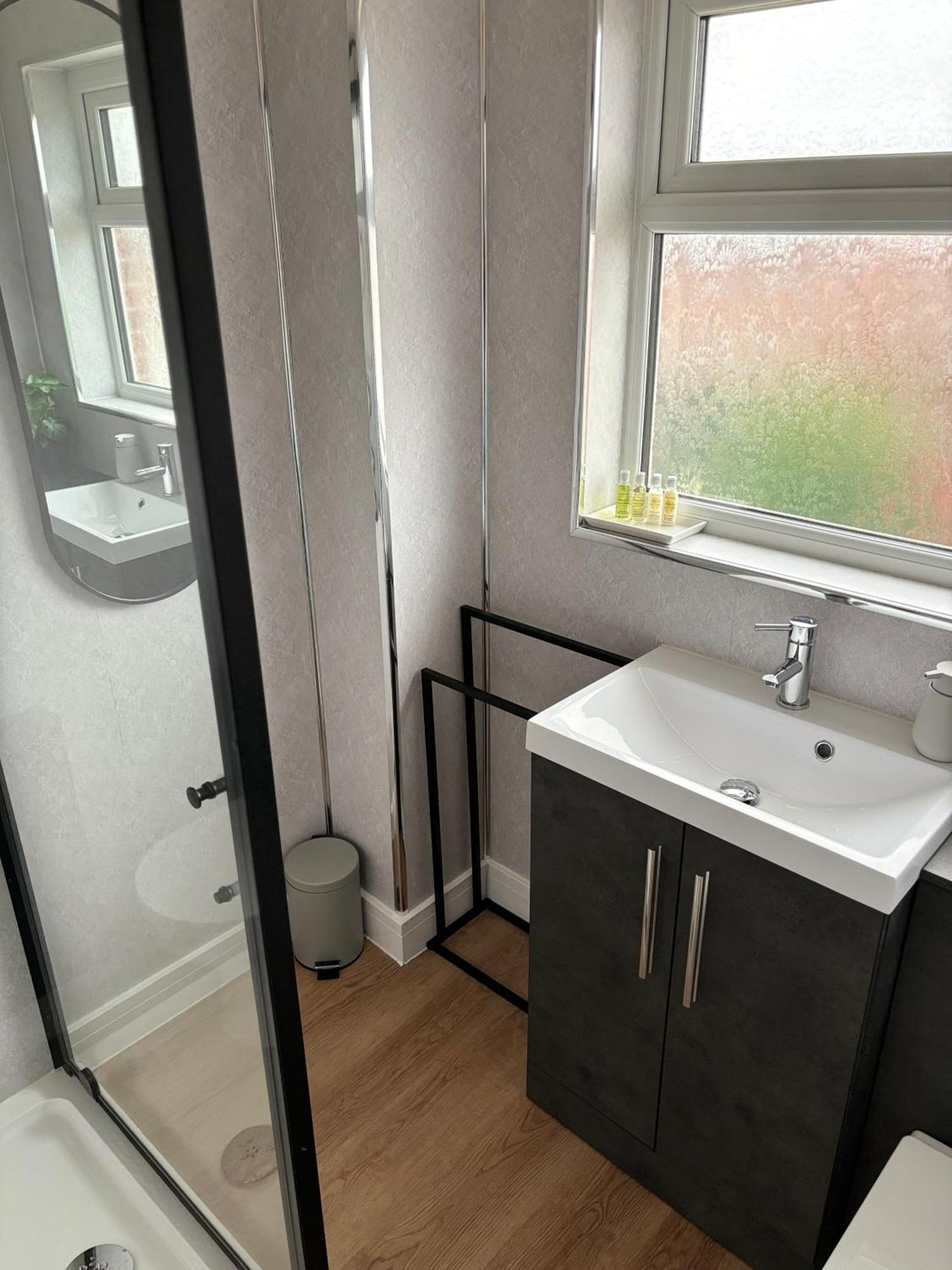 Skyline Loft - Modern Private King With Ensuite